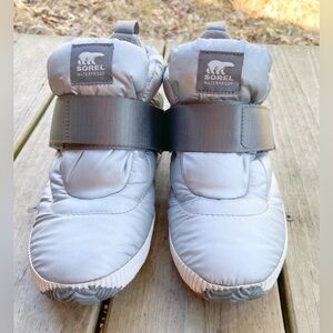 Sorel Waterproof Grey Women’s Size 8.5 Ankle  Puffer Snow Boots w/ Velcro Strap